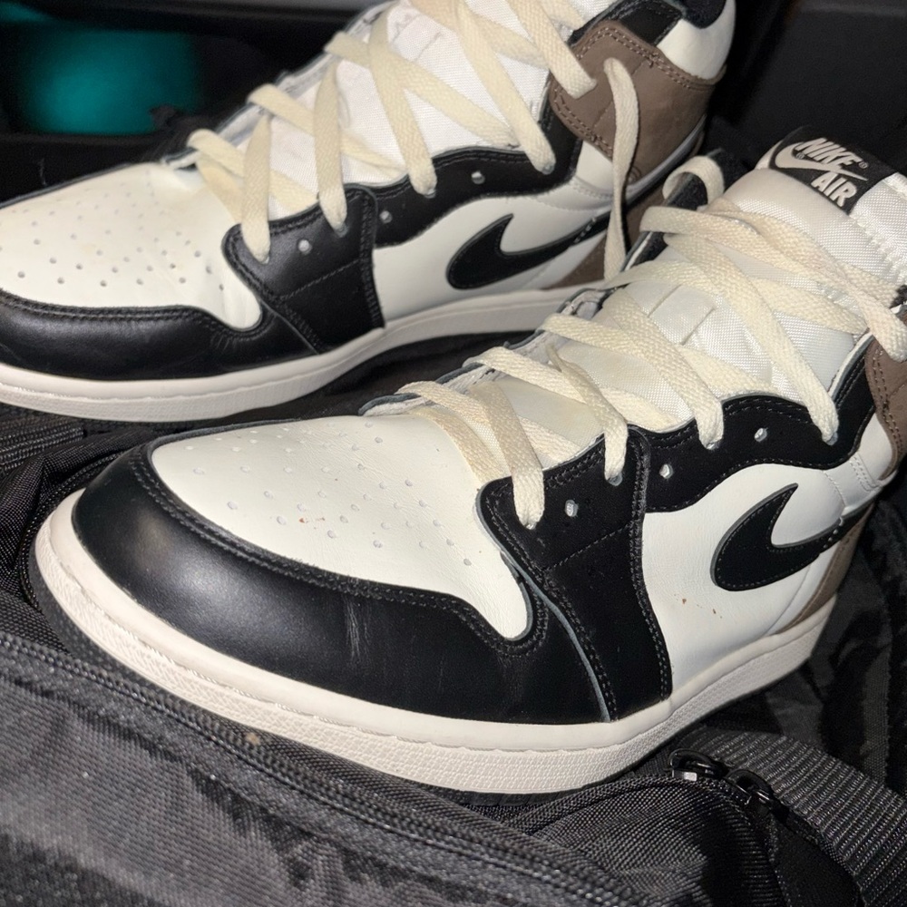 Mochas Nike Air Jordan 1 Low Black White Taupe Leather Sneakers